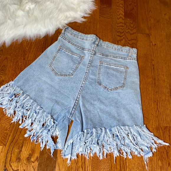 Stylish Shorts - Picture 3 of 3